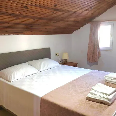 Apartamento Deka 7 *